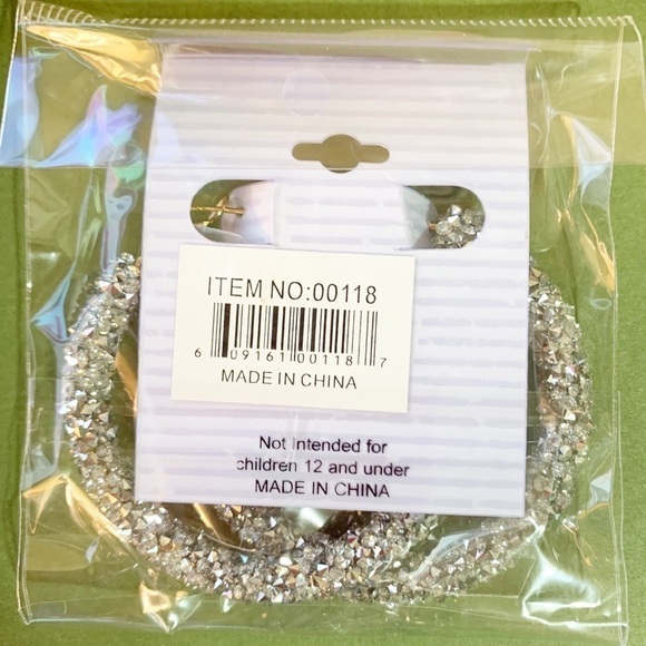 Brand New! Never Worn! NWT Glittery Sparkly Shiny Silver Hoop Earrings. - Picture 2 of 2